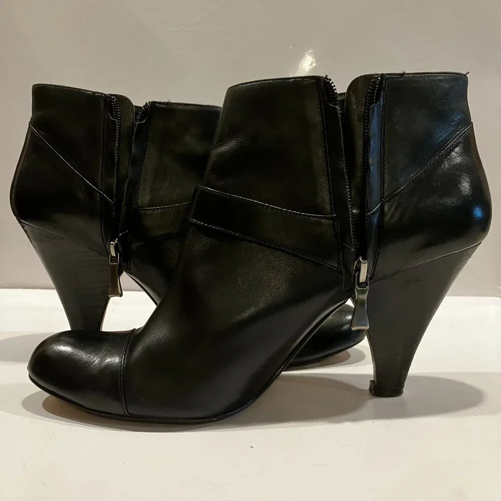 Gorgeous Max Studio RALLY Boots Genuine Fine Black Leather Ankle Boots Size 9